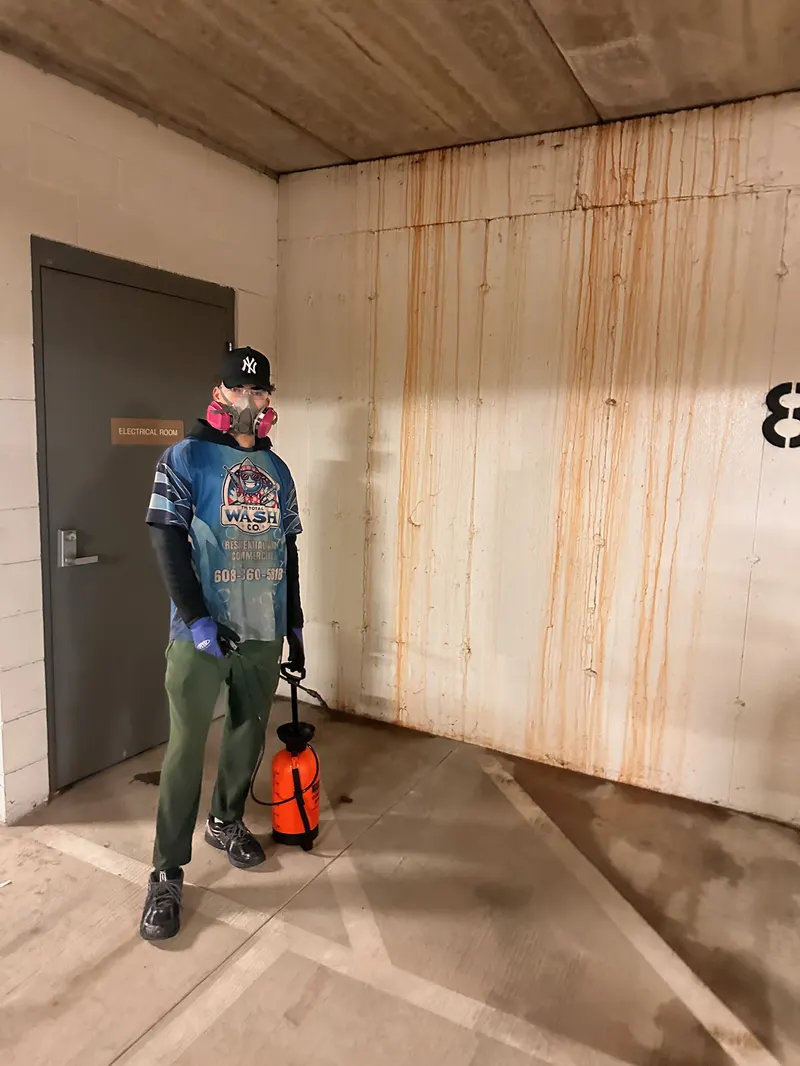 Parking Lot Cleaning in Oregon - Photo 1
